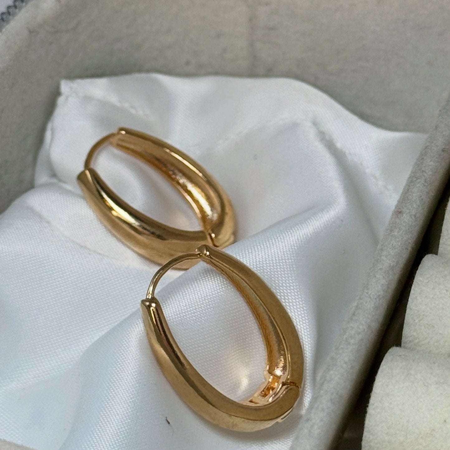 Daily luxe hoops
